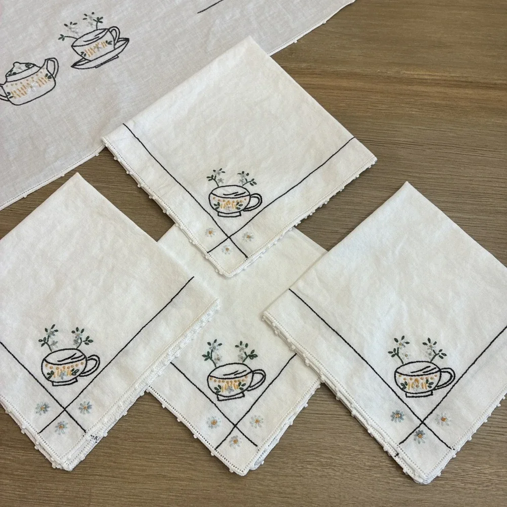 N/A tablecloth has